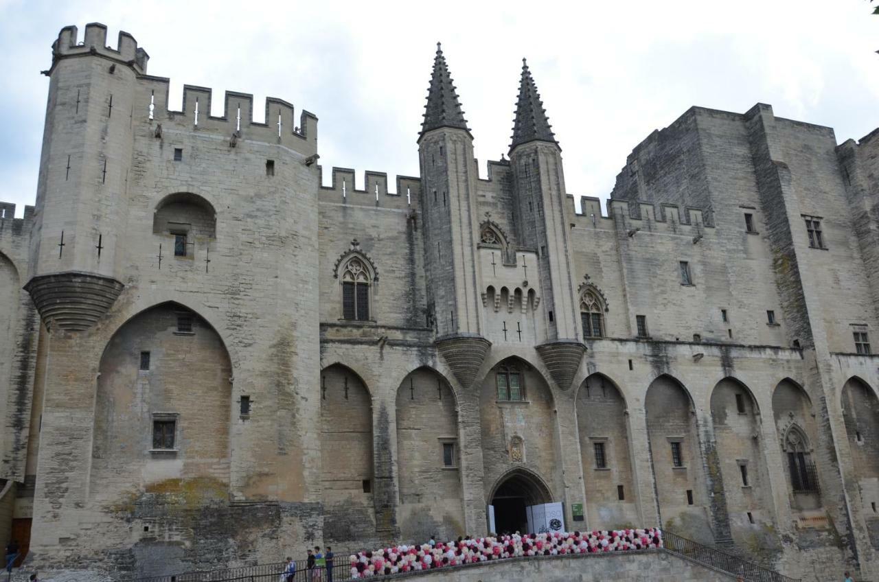 Face Au Palais Des Papes Apartment Avignon Exterior photo